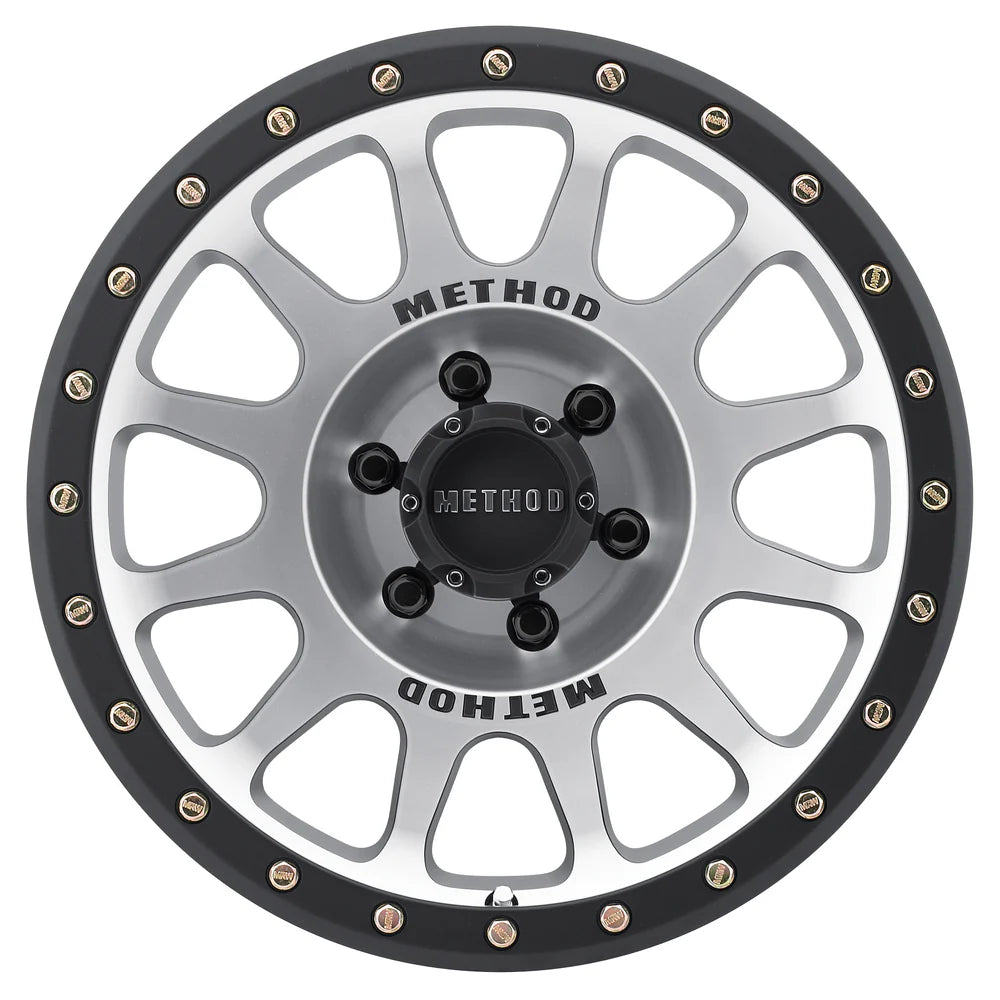 4 Llantas Method MR305 Machine w/ Black Lip 18x9" 6x139,7