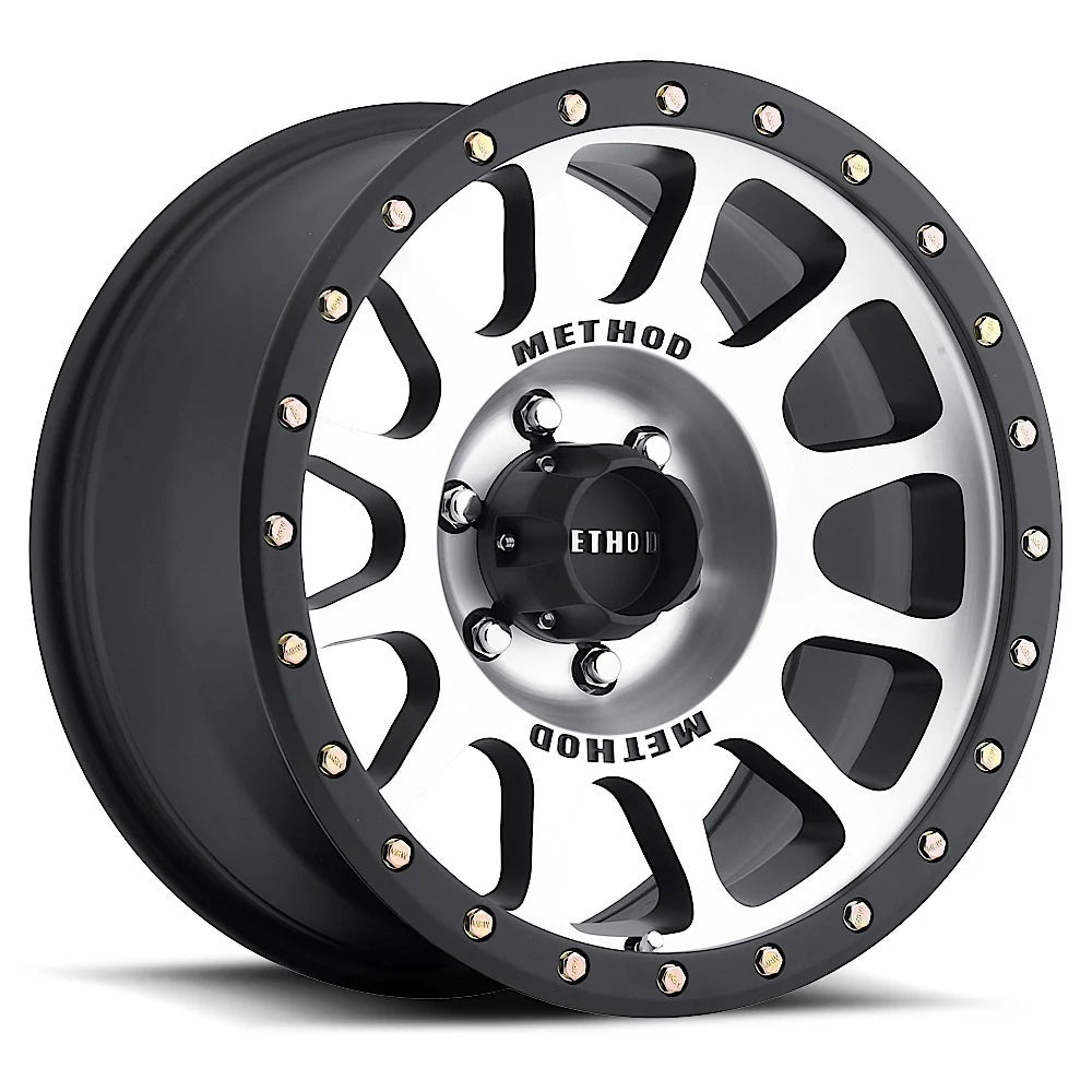 4 Llantas Method MR305 Machine w/ Black Lip 18x9" 6x139,7