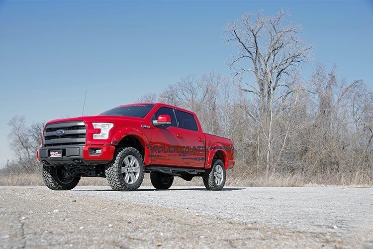 Kit de suspensión completa 4" Rough Country N3 Ford F150 (15-20)