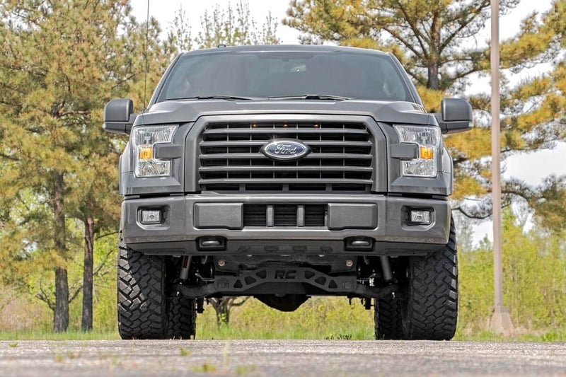 Kit de suspensión completa 4" Rough Country N3 Ford F150 (15-20)